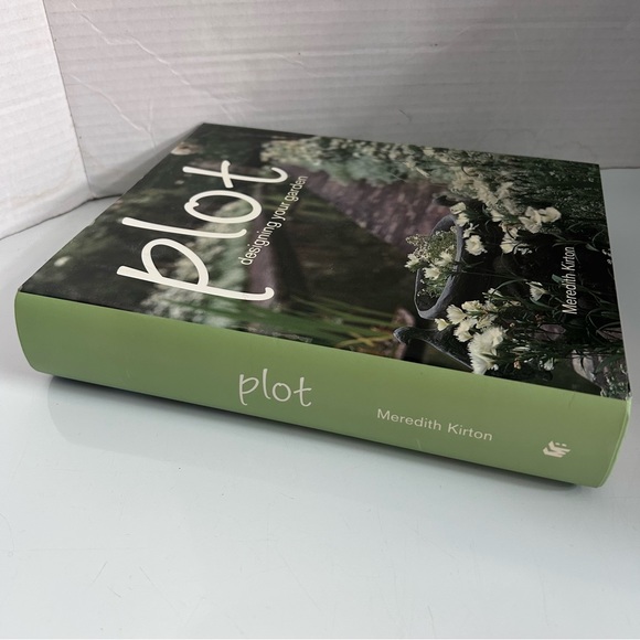 Meredith Kirton : PLOT designing your own garden HARDCOVER - Picture 2 of 16